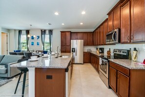 - Luxurious Fully equipped kitchen of the apartment in Kissimmee - Availability of all kitchen accessories - Large amount of storage - Sufficient space to work according to your ease - Excellent bright space of apartment - Availability of high chairs