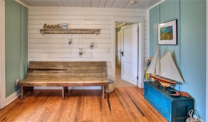 Front entryway, great place to take off your boots!