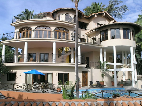 Welcome to the BIG HOUSE at Villa de Vistas.