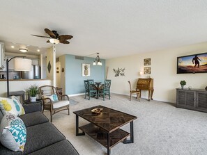 LIVING &amp; DINING AREA W/ DESK - TV, CABLE, INTERNET PROVIDED.