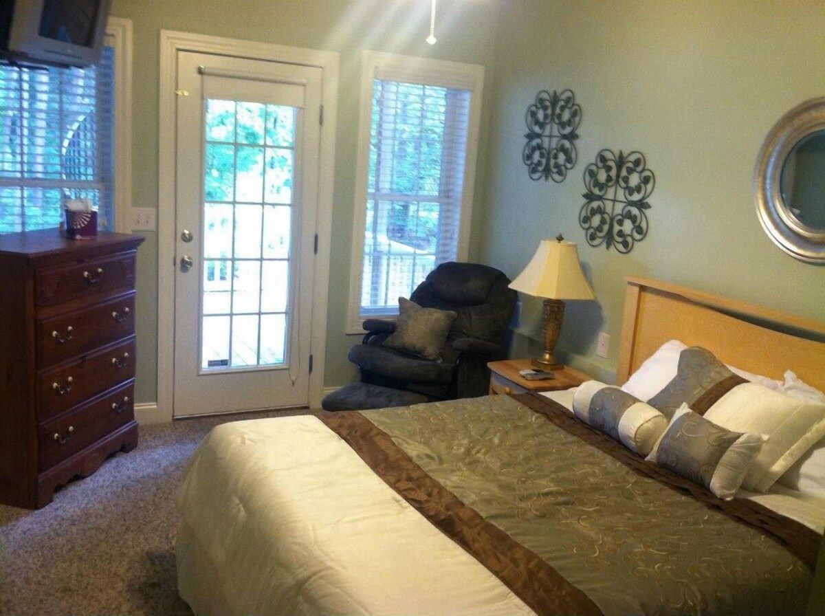 Rent 2 nights through April 2025 and get the 3rd night for free.