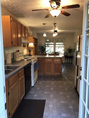 Large , clean, bright kitchen 