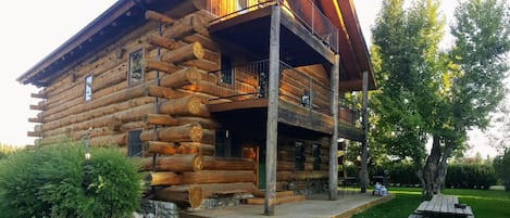 Massive Logs Create a Unique Structure