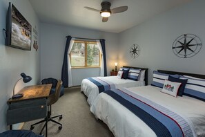 Double Bedroom with TV, Desk