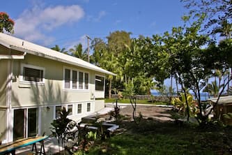 Waiuli Beach Cottage ~ Oceanfront at Richardson Beach Hilo Swim & Snorkel