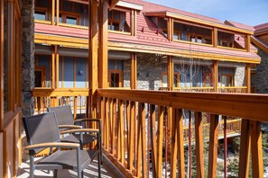Enjoy your wine with the sunshine on your private balcony!
