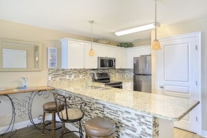 22-Emerald-Dunes-203-Kitchen