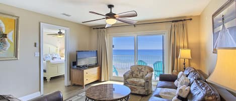 22-Emerald-Dunes-203-Living