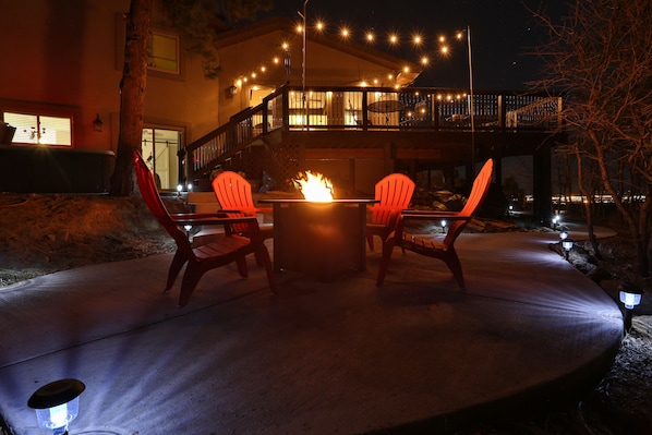 Private patio with fire pit
