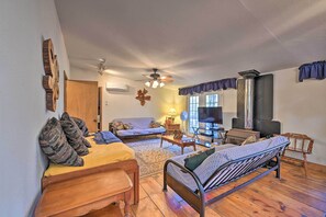 Living Room | Satellite TV | Wood-Burning Stove | 2 Full Futons | Twin Daybed