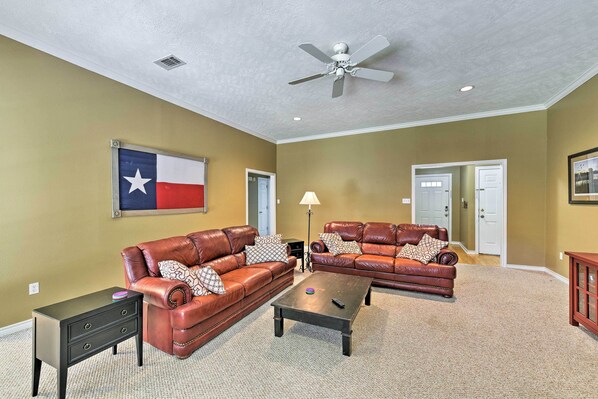 College Station Vacation Rental | 3BR | 2BA | 1,896 Sq Ft | Step-Free Access