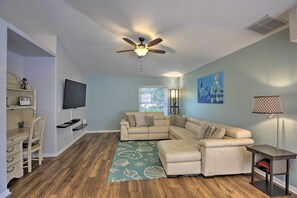 Living Room | Cable TV | Ceiling Fan