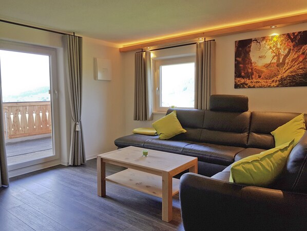 Ferienwohnung Bergpanorama Augenschmaus 80qm, Terr., 2 Schlafz., Wohnz., 2.WC-Wohnzimmer