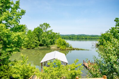 REMODELED WATERFRONT HOME AND PRIVATE DOCK