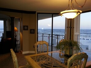 Dining by the Gulf of Mexico! Spectacular! Table seats 8 and counter seats 2.