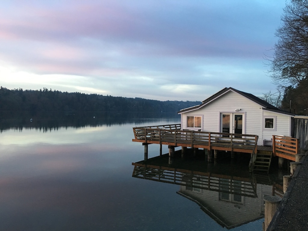 Oceanfront Eco Cottage Vashon Island