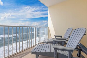 Balcony - Spend a relaxing moment listening to the waves crash on the beach from this fabulous 11th floor balcony.