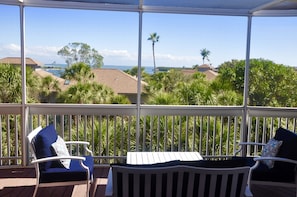 Gorgeous gulf views from screened lanai. Have your coffee while watching sunrise