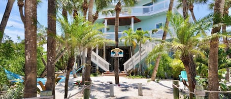 Grand double staircase, decks that wrap 360 on both floors