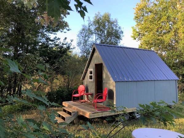 Willow Haven - A cozy camp cottage on wheels