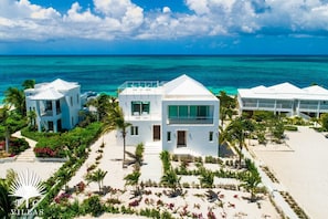 Villa Sandpiper (left) and Villa Sandpebble (right).