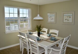Eat-in Kitchen