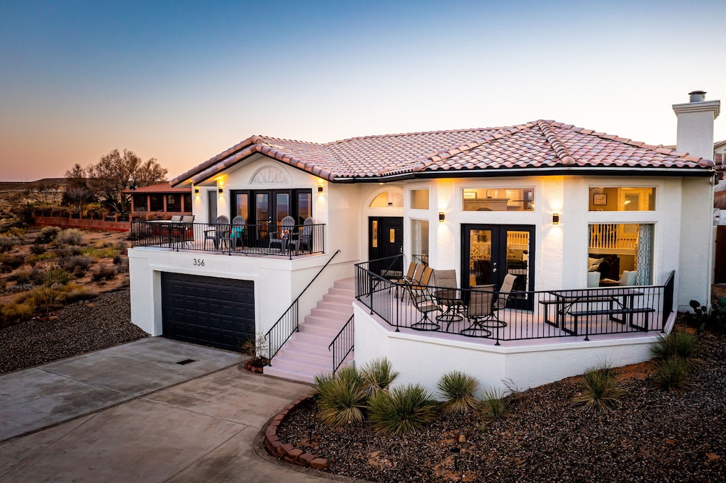 Large Lake View Vacation Home: Overlooks Lake Powell, Near Horseshoe Bend 