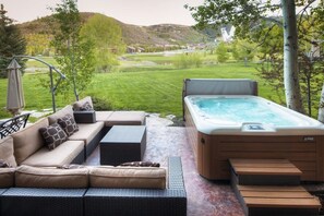 Brand new, private hot tub with direct views of Deer Valley