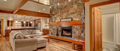 Living Room – plenty of comfortable seating, large flatscreen TV and fireplace.  The perfect place to unwind with friends/ family after a day on the slopes!