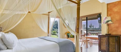 King Size Canopy Bed with Unobstructed View of Hanalei Bay and Mountains!