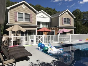 9/25/17
front of main house and pool taken from separate pool house