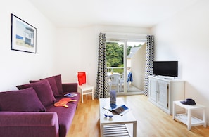 Welcome to our lovely 2 Bedroom Apartment in Saint-Briac-Sur-Mer!