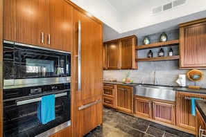 Refrigerator, Oven, Microwave and Kitchen Sink