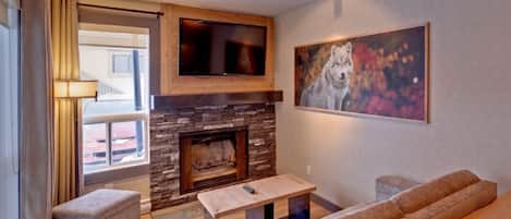 Come and stay in our wolf themed condo.
