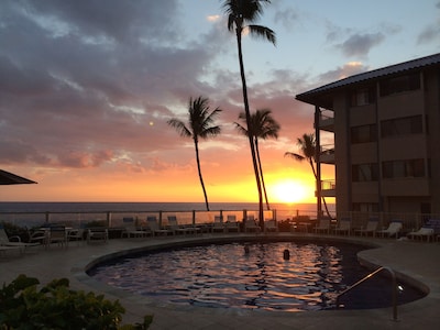 C2-Oceanfront complex & Partial Ocean View At Kona Reef/Pool/Spa 1 min to town!