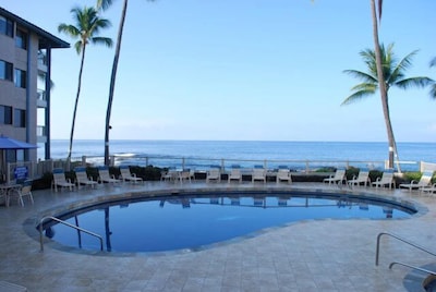 C2-Oceanfront complex & Partial Ocean View At Kona Reef/Pool/Spa 1 min to town!