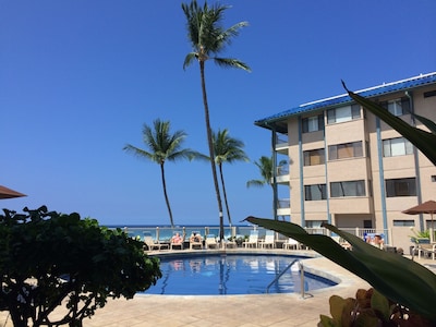 C2-Oceanfront complex & Partial Ocean View At Kona Reef/Pool/Spa 1 min to town!