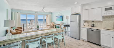 New Kitchen with stainless appliances!