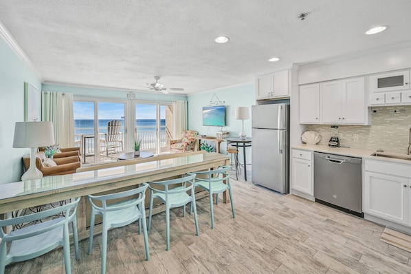 New Kitchen with stainless appliances!