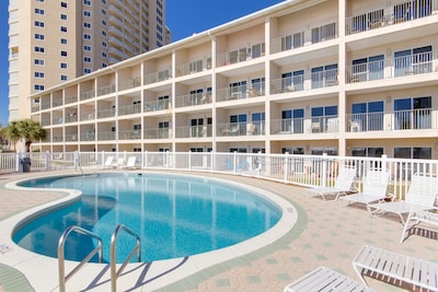 BEACHFRONT---First Floor, Family Friendly Condo with FREE BEACH SERVICE!!