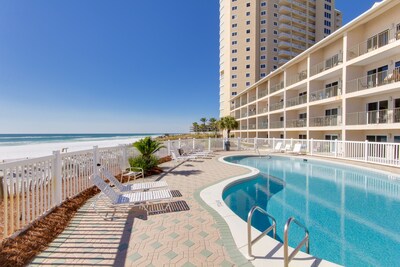 BEACHFRONT---First Floor, Family Friendly Condo with FREE BEACH SERVICE!!