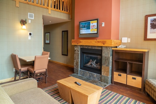 Relax with a refreshing drink in front of the fireplace after an adventurous day in the mountains.