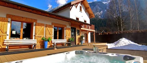 Atlantis Chalet Chamonix town Luxury 8bedroom Mountain view Jacuzzi Sauna Garden