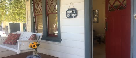 Welcome to Mimi's Downtown Cottage