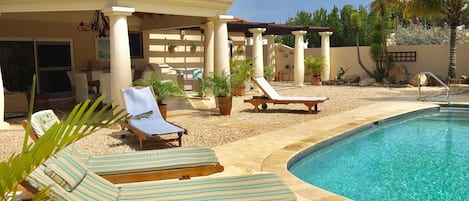 Sand N'Sea villa & guest house within the Golf resort of Tierra Del Sol, Aruba