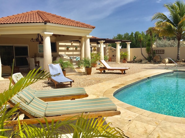 Sand N'Sea villa & guest house within the Golf resort of Tierra Del Sol, Aruba