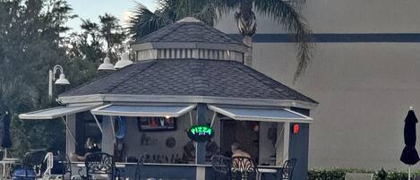 Tiki bar by Large pool Tower 1