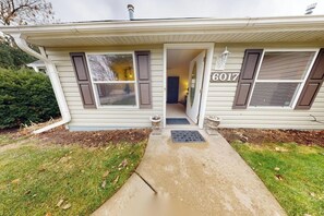 Front enterance 42" wide door with ramp for handy cap wheel chair accessible