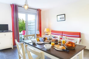 Welcome to your home away from home in beautiful Saint-Pol-de-Léon!