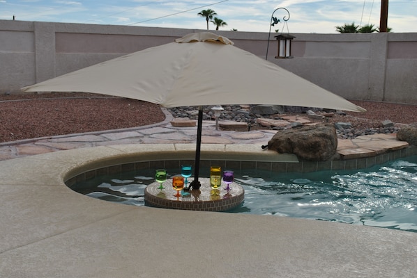 swim up drink table